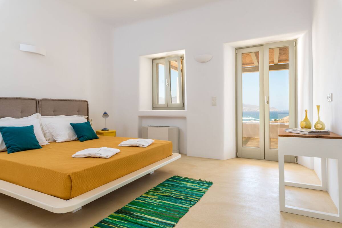 8 bedrooms, in-room safe, blackout drapes, free WiFi