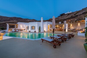 Villa, meerdere slaapkamers, uitzicht op het strand | Terras