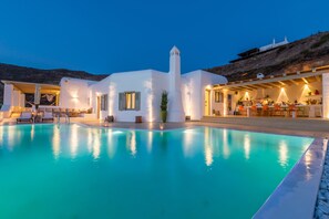 Vila, beberapa kamar, pemandangan pantai | Teras/patio