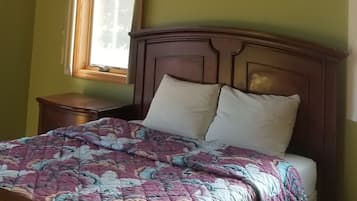 House, 3 Bedrooms | Desk, blackout drapes, iron/ironing board, free WiFi