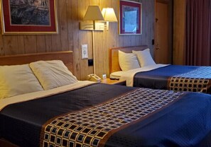 Deluxe Room, 2 Queen Beds, Non Smoking - Red Ranch Motel (Catskill)