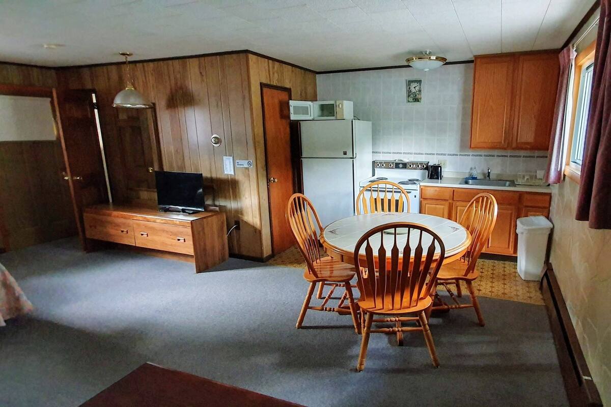 Family Room, 1 Bedroom, Non Smoking, Kitchen | Private kitchen | Coffee/tea maker, shared microwave