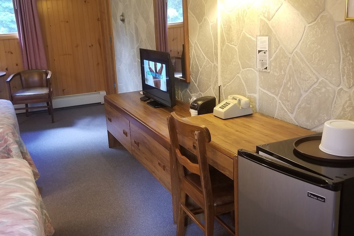 Red Ranch Motel in Catskill: Find Hotel Reviews, Rooms, and Prices on ...