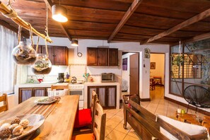 Free daily continental breakfast  - Tamarindo Guest House (Antigua Guatemala)