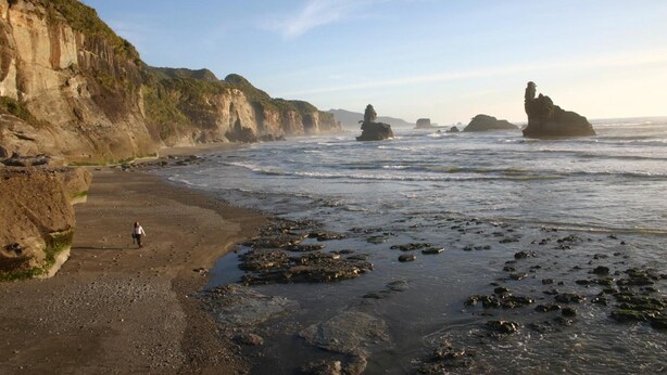 A coastal beach with rocky formations and cliffs. - Apostles View Motel (Greymouth)