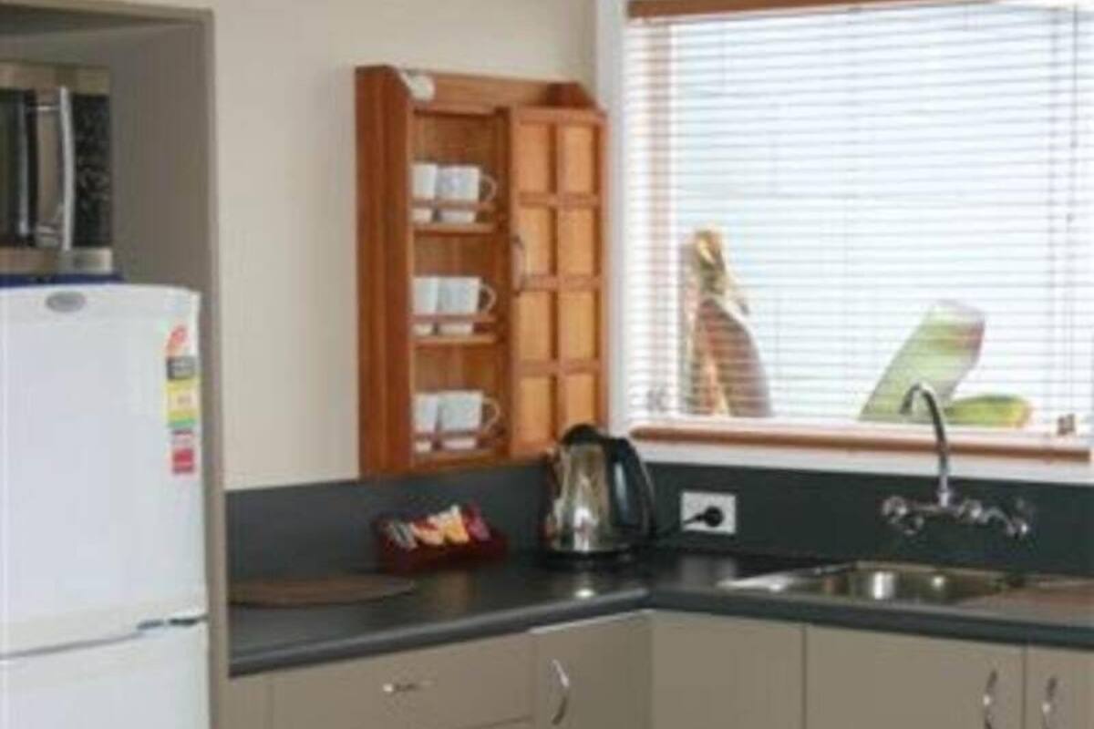 Apartment, 1 Bedroom, Bathtub | Private kitchen | Coffee/tea maker, microwave, stovetop, electric kettle