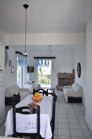 Comfort Apartment, Multiple Beds, Smoking | Living room - Apartments Xenios Zeus 2 (Pylos-Nestoras)