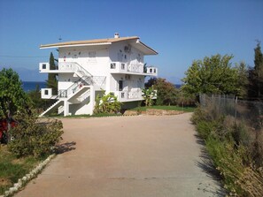Property grounds - Apartments Xenios Zeus 2 (Pylos-Nestoras)
