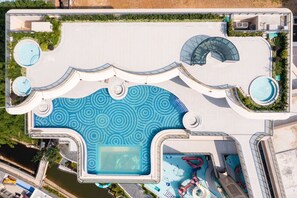 Piscina interna, piscina externa