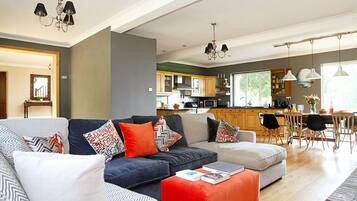 House, Valley View | Living area