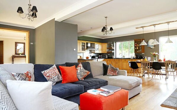 Maison, vue sur la vallée | Aire de séjour | Téléviseur à écran plat, lecteur de DVD, films payants