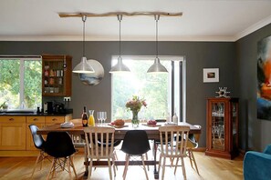 House, Valley View | In-room dining