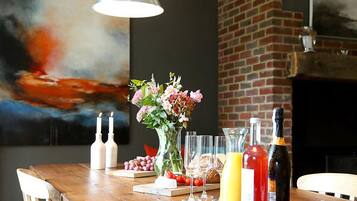 House, Valley View | In-room dining