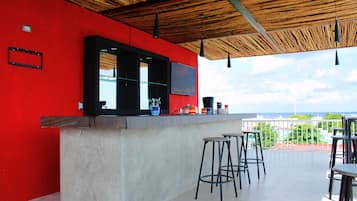 Bar en bord de piscine