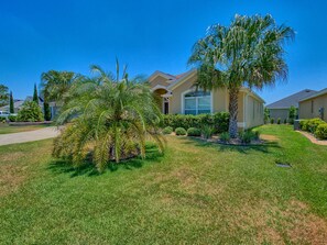 Property grounds - BEAUTIFUL HOME GAS GOLF CART NEAR BROWNWOOD PADDOCK SQ THE VILLAGES FL (The Villages)