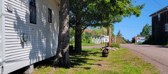 Harbor View - Soak Up the Sun at a Beachside Cottage This Summer