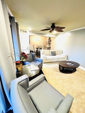Smart TV - LUXURY CONDO - ALLMAN BROTHERS BAND MUSEUM, MERCER UNIVERSITY, AMPHITHEATER (Macon)