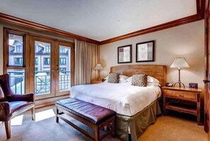 2 habitaciones, tabla de planchar con plancha, cuna de viaje y internet 