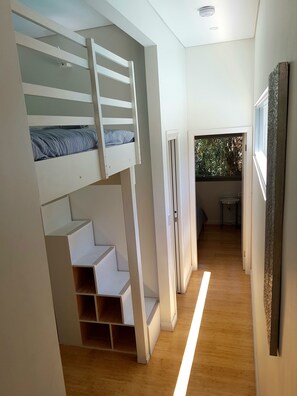 2 bedrooms, desk, iron/ironing board, WiFi