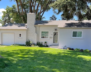 Exterior - Clean and Private  Mid-Century Modern Park House Gem (Pueblo)