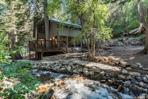 BEST STREAM VIEWS, HOT TUB, PRIVATE SETTING, BIG PINE CANYON
