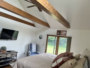 3 bedrooms, desk, iron/ironing board, travel crib