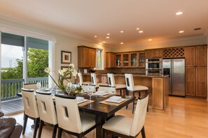 Dining - Modern Waterfront Luxury Home with Heated Pool! (Key West)