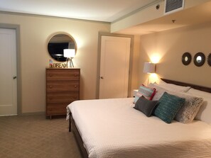 1 多间卧室、办公桌、熨斗/熨衣板、旅行婴儿床