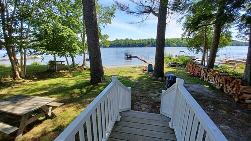 Perfect Lakefront Getaway ~ Beautiful Private Setting!