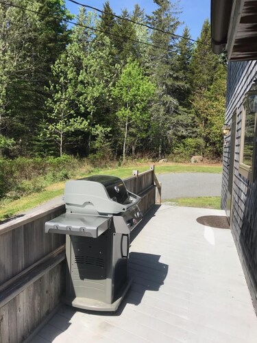 Hot Tub! Gorgeous Harbor Views near Bar Harbor/Acadia National Park