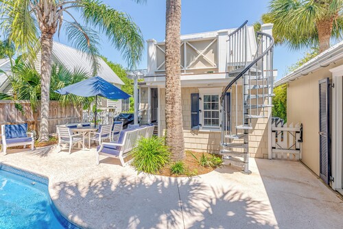 COTTAGE WITH PRIVATE POOL TWO BLOCKS TO BEACH  