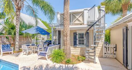 COTTAGE WITH PRIVATE POOL TWO BLOCKS TO BEACH