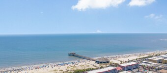 COTTAGE WITH PRIVATE POOL TWO BLOCKS TO BEACH