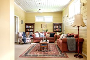 Smart TV, fireplace, Netflix, books