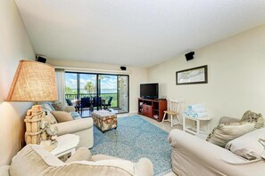 Smart TV, DVD player - Bay to Beach: Amazing Views of Gulf & Bay by Anna Maria Life Vacation Rentals (Bradenton Beach)