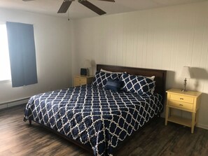 4 bedrooms, desk, iron/ironing board, internet