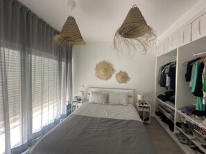 3 bedrooms, iron/ironing board, travel crib, free WiFi