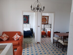 2 bedrooms, iron/ironing board, travel cot, free WiFi