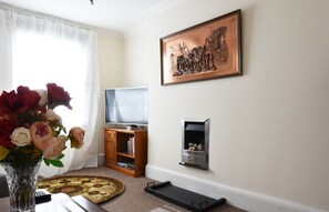 Smart TV, DVD player, books, offices