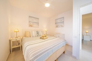 2 chambres, fer et planche à repasser, accès au Wi-Fi (inclus)