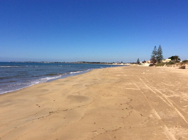Una spiaggia nelle vicinanze