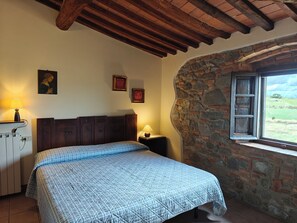 1 bedroom, WiFi, bed sheets - Apartment with garden, beautiful view, in the heart of Tuscany (Chianni)