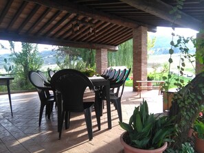 Outdoor dining - Apartment with garden, beautiful view, in the heart of Tuscany (Chianni)