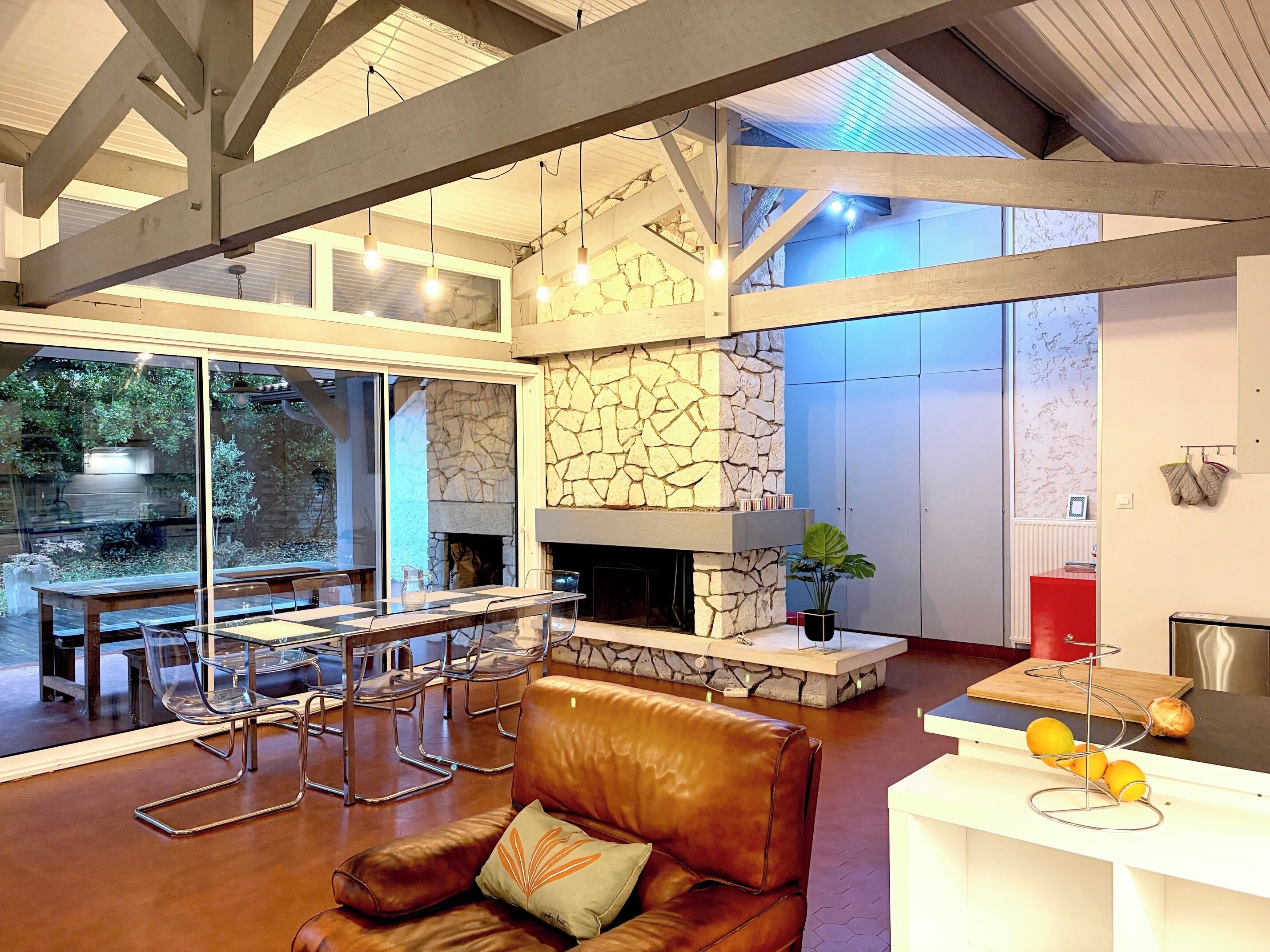 Cómoda Villa Con Gran Jardín Cerrado De 2000 M2 Plantado De Pinos. - Lacanau