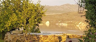 Stunning uninterrupted moorland views over lake and Rough Tor