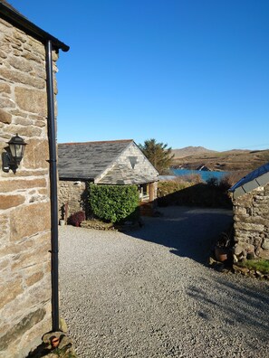 Property grounds - Stunning uninterrupted moorland views over lake and Rough Tor (Advent)