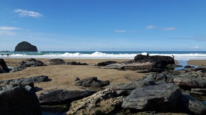 Stunning uninterrupted moorland views over lake and Rough Tor