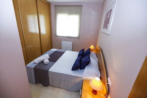 2 slaapkamers, een strijkplank/strijkijzer, gratis wifi, beddengoed