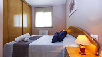 2 slaapkamers, een strijkplank/strijkijzer, gratis wifi, beddengoed