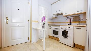 Fridge, microwave, oven, coffee/tea maker